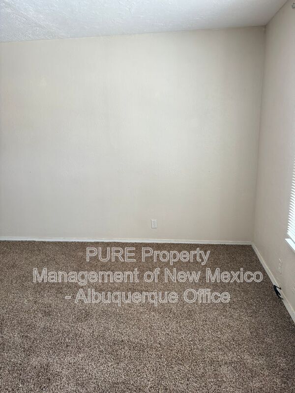 Foto del edificio - 12400 Hardin Ct NE