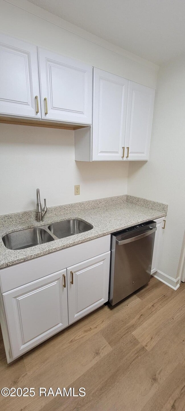 Building Photo - 110 W Bayou Pkwy