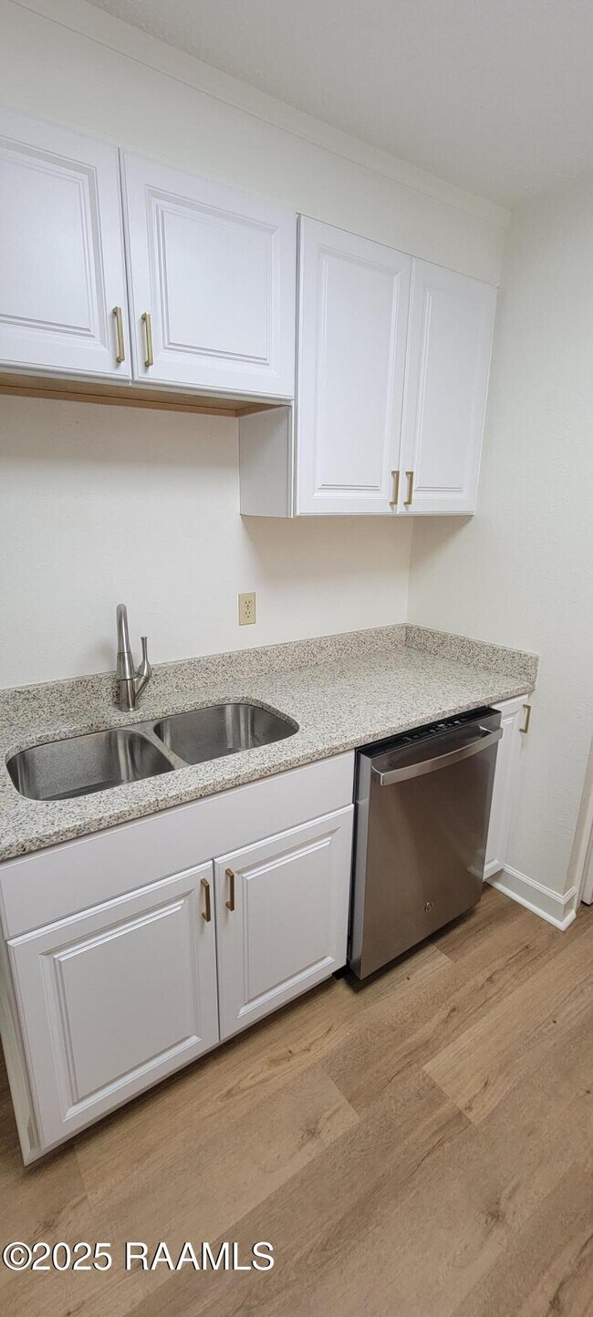 Foto del edificio - 110 W Bayou Pkwy