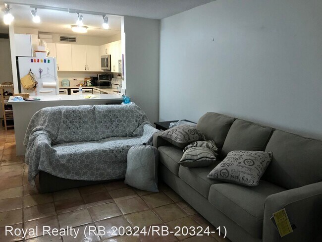 Building Photo - 2 br, 2 bath House - 204 Kapahulu Avenue #103