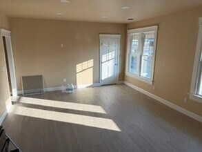 Building Photo - 702 Buntin St