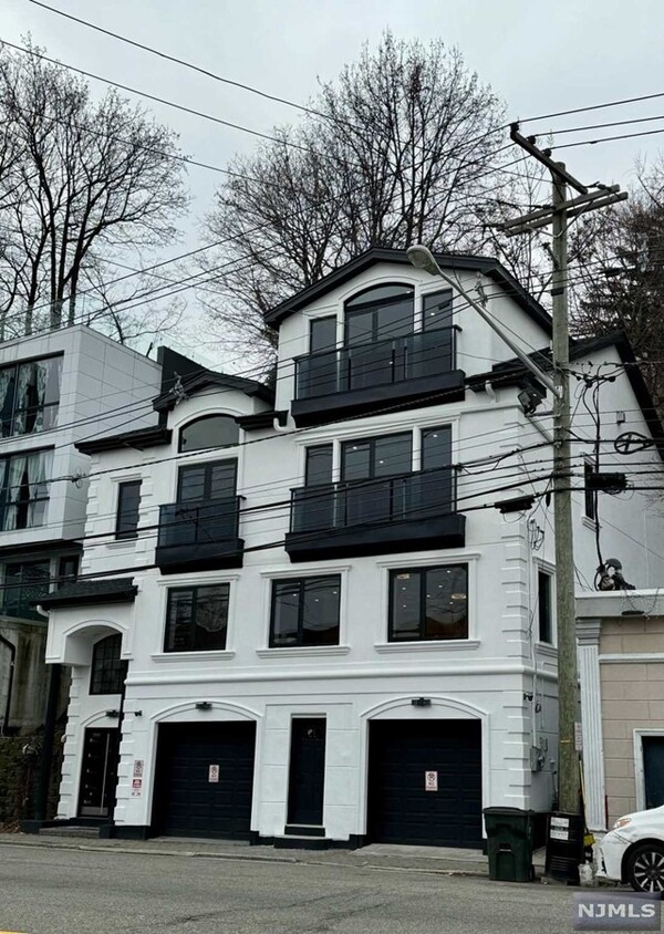 Primary Photo - 1080 River Rd