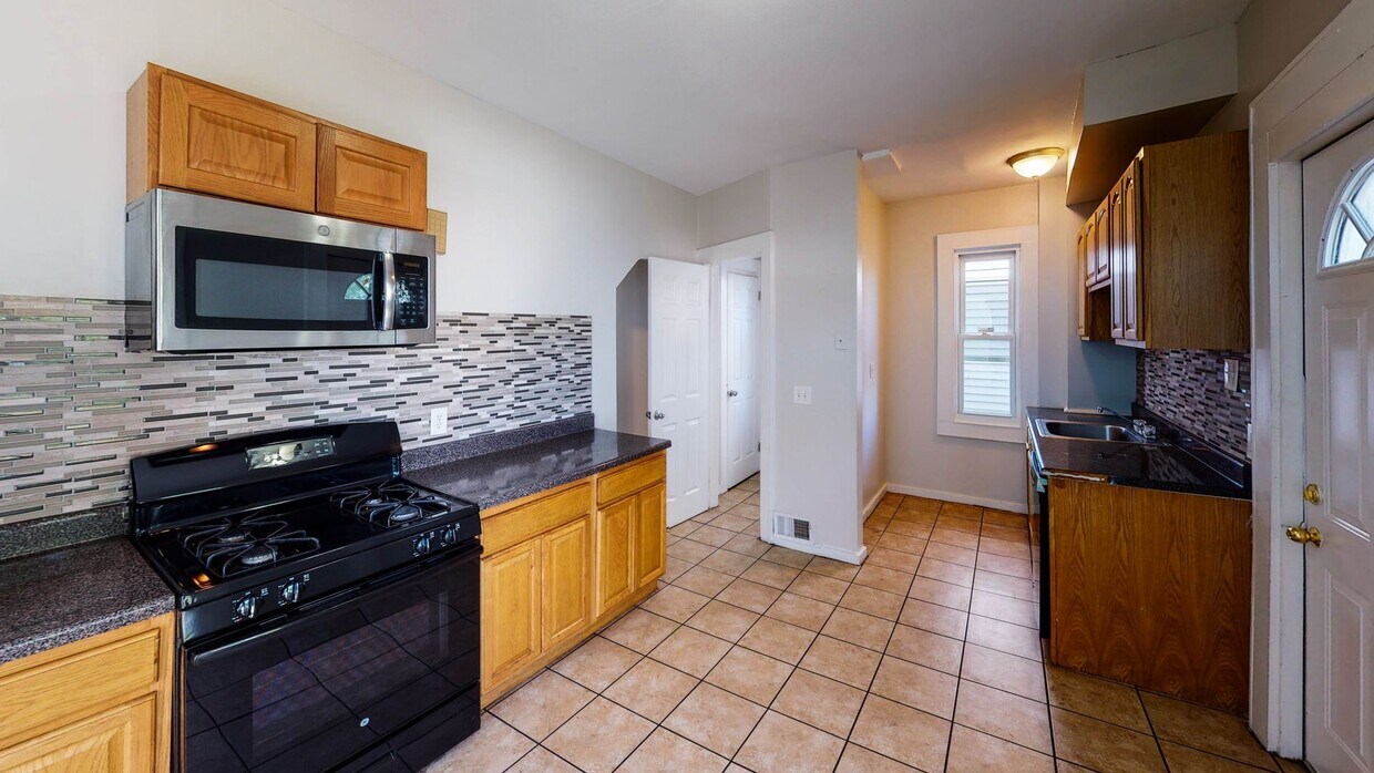 Primary Photo - Beautiful Beaver Hills Single Family | Ava...
