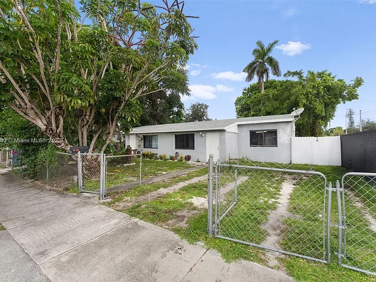 Foto principal - 2251 NW 94th St