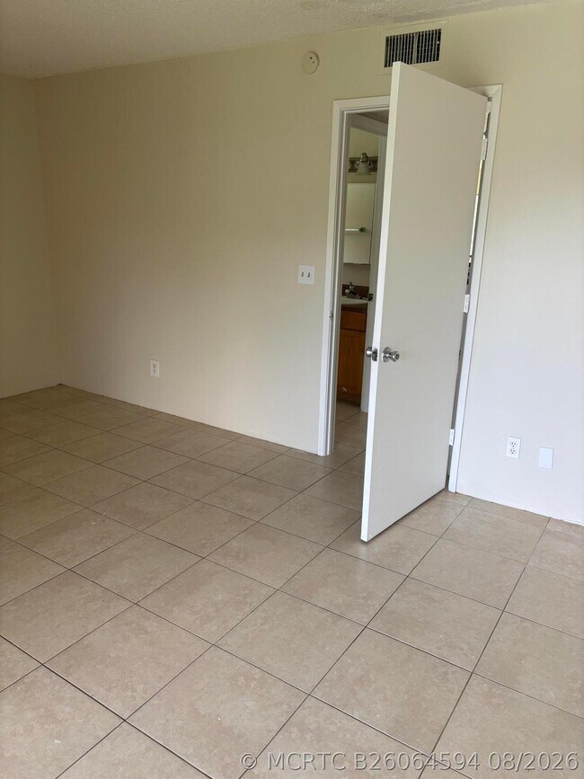 Foto del edificio - 1437 W Circle Dr