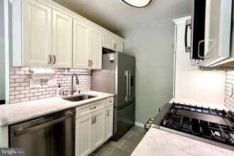 Building Photo - 4917 Americana Dr