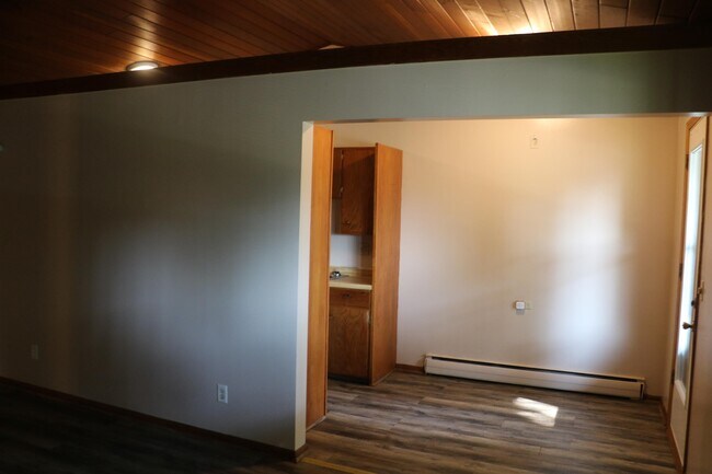 Building Photo - 5712 S 34th Ave