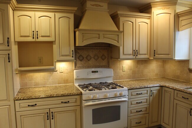 KItchen - 715 Midland Ave