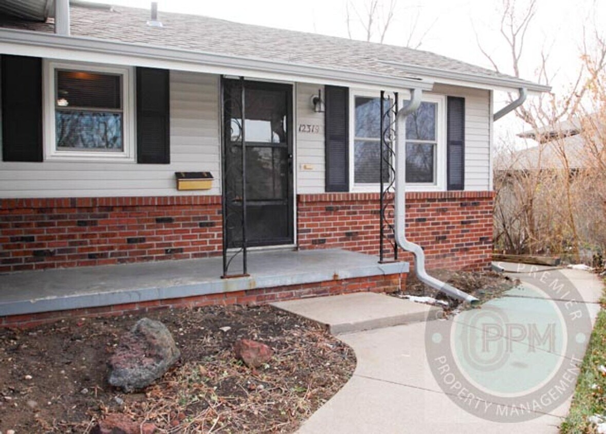 Primary Photo - 12317 Weir St