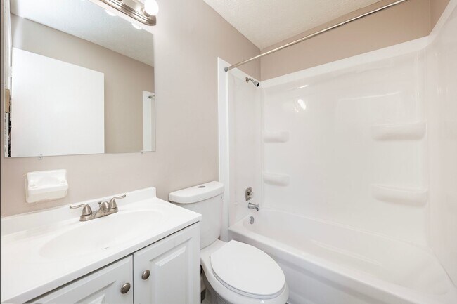 baño de la puerta sur - Southgate Apartments