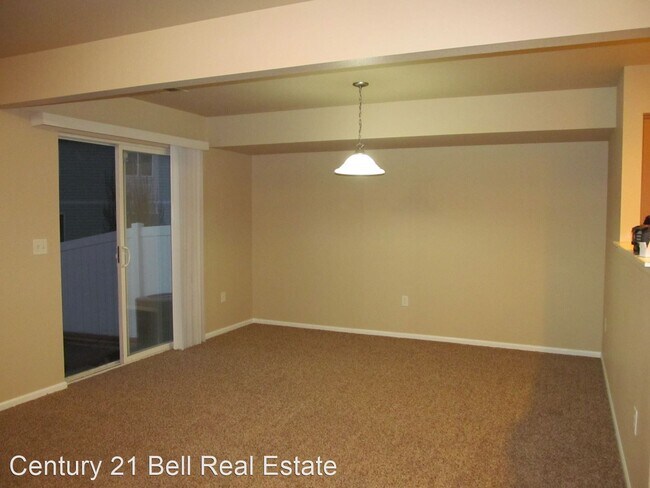 Building Photo - 3 br, 2.5 bath House - 746 West 2nd Street
