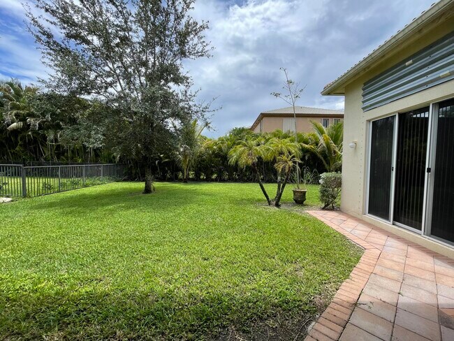 Building Photo - 9260 Oak Alley Dr