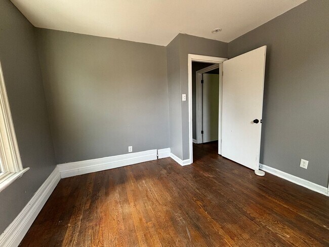 Foto del edificio - 3 Bed | 1 Bath | Private Patio | Unbeatable Value