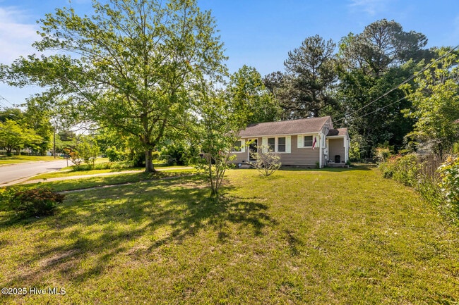 Building Photo - 426 New River Dr