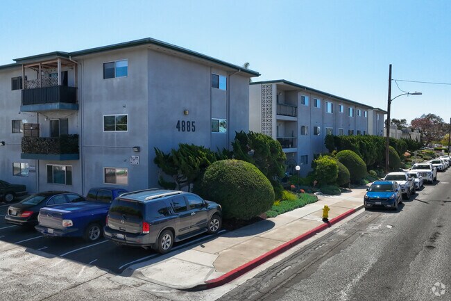 Foto del edificio - 4885 Cole St