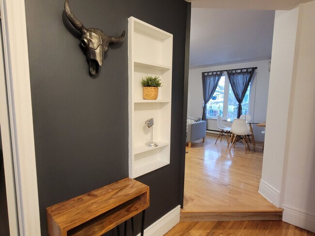 Building Photo - 4072 R. Drolet