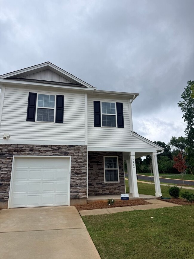 Building Photo - 5167 Hyrule Dr