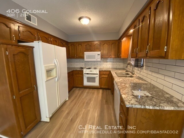 Foto del edificio - 406 NE Colonial Ct