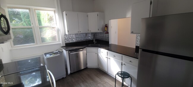 Building Photo - 9 St Joseph's Terrace