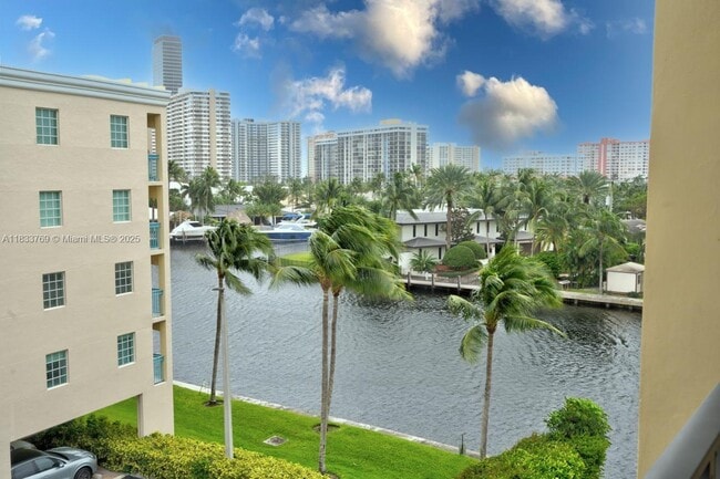 Building Photo - 301 Golden Isles Dr