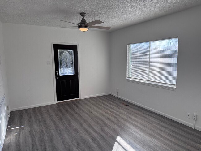 Building Photo - 291 N Washington Blvd