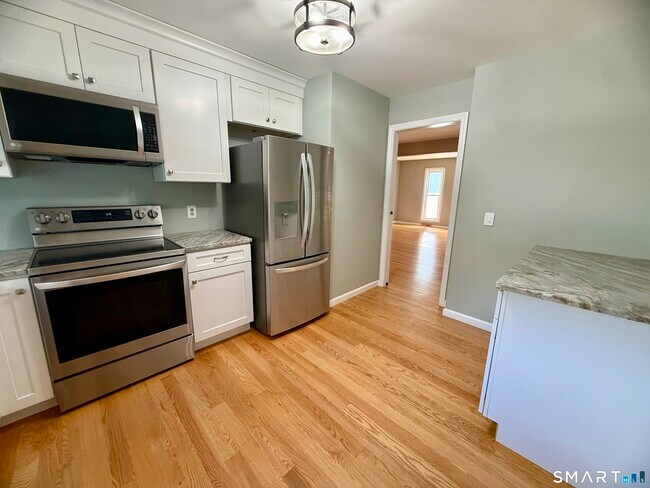 Foto del edificio - 562 Oak Ave
