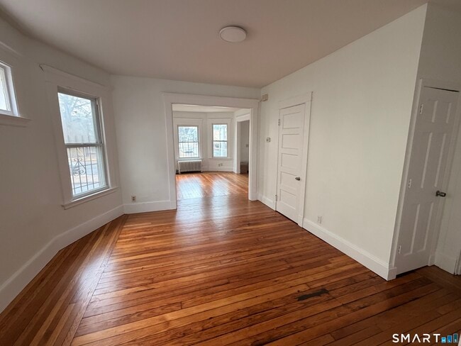 Building Photo - 621 Elm St