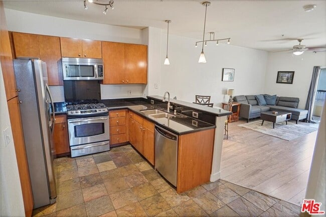 Building Photo - 24535 Town Center Dr