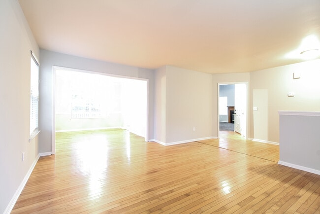 Building Photo - 205 S Birkenstock Dr