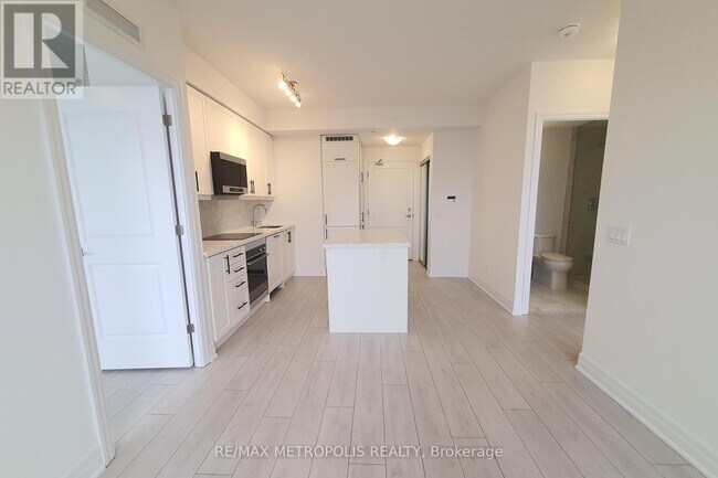 Photo du bâtiment - 30 Elm Dr W