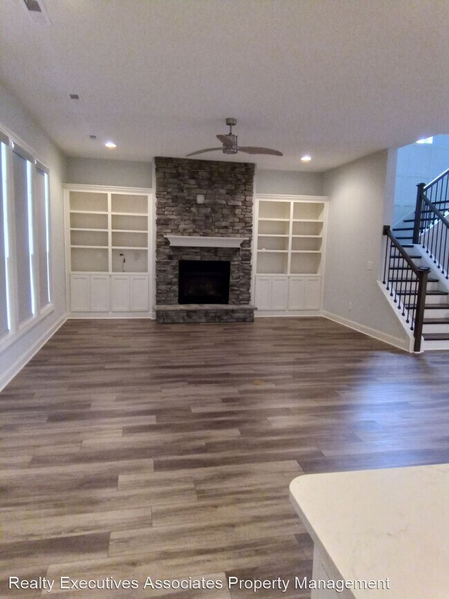 Building Photo - 4 br, 3.5 bath House - 1747 Hickory Reserv...