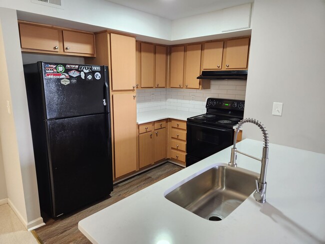 Foto del edificio - Midlothian-2 bed 2 bath Condo--Bristol Vil...