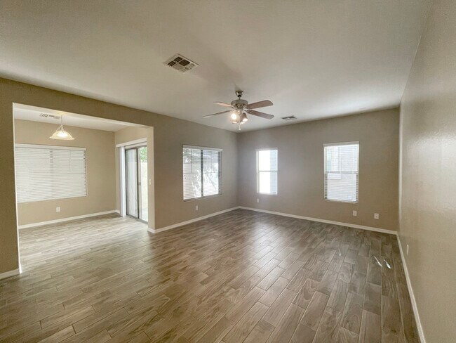 Building Photo - 3703 W Thalia Ct