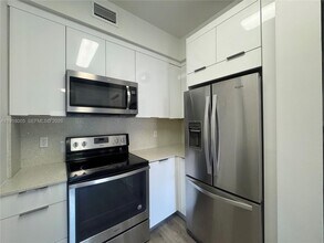 Building Photo - 7300 NW 114th Ave