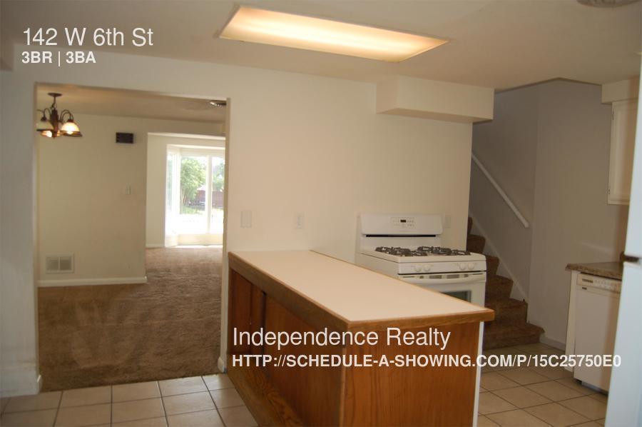 Primary Photo - 142 W 6th St