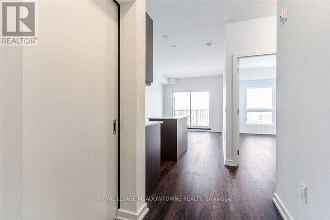 Building Photo - 430-430 Essa Rd