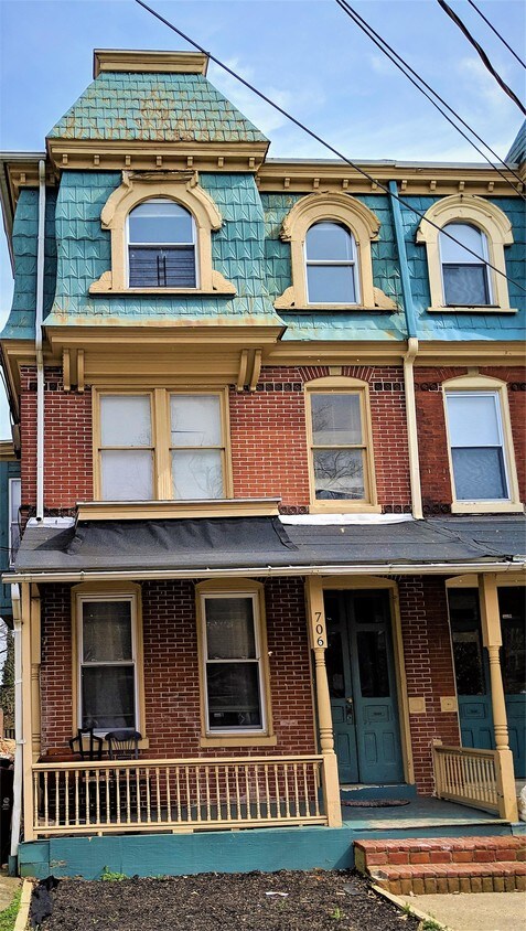 Foto principal - 706 N Franklin St