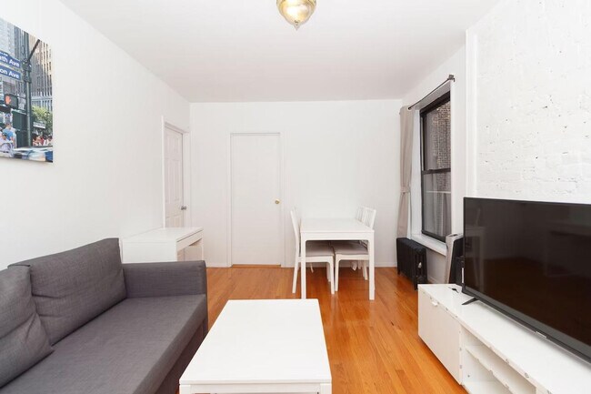 Foto del edificio - 315 E 95th St