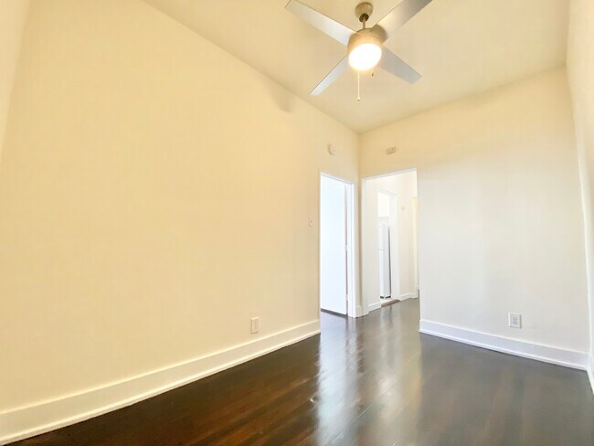 Building Photo - 1327 Magnolia Ave