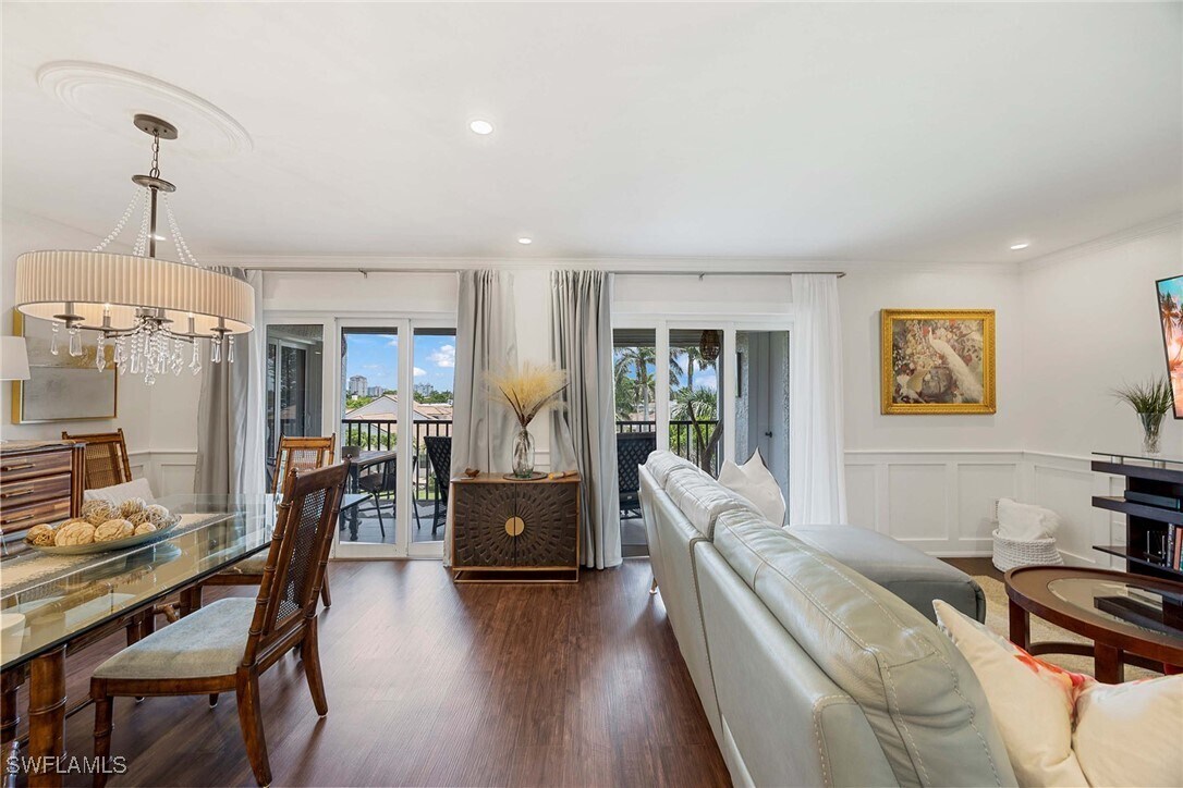 Foto principal - 555 Park Shore Dr