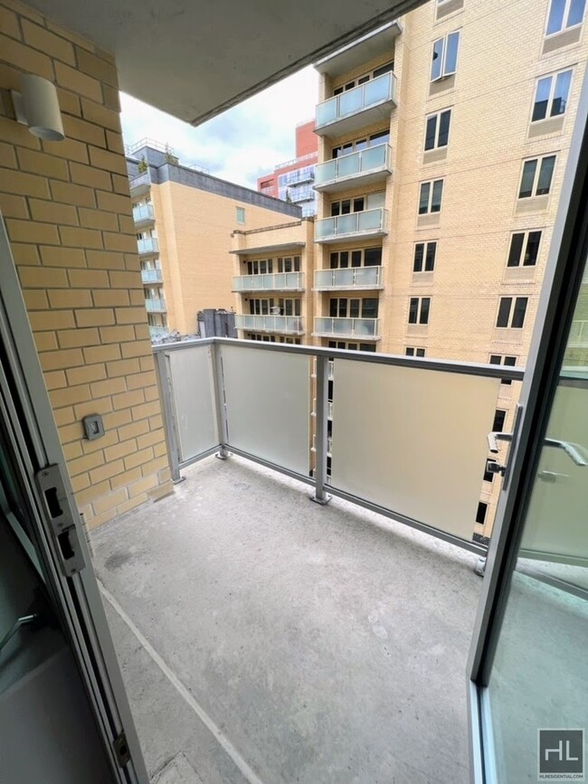 Foto del edificio - Spacious Studio in Doorman Building I Amen...