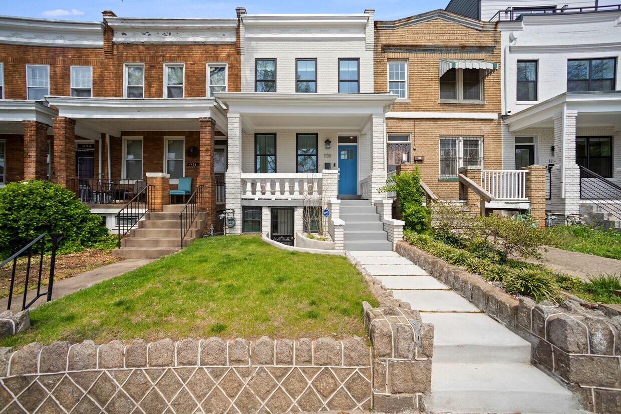 Primary Photo - 1138 Neal St NE