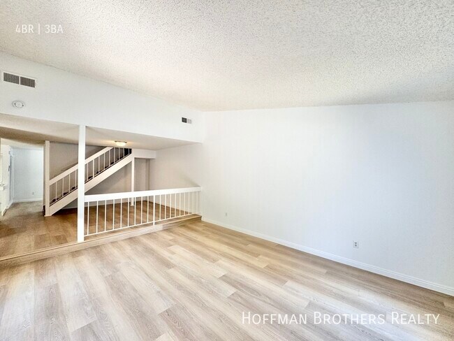Building Photo - 10464 Larwin Ave