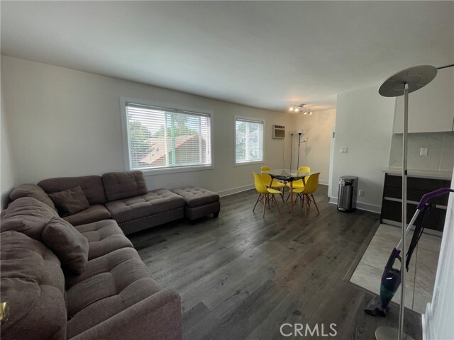 Foto principal - 1250 W 37th St