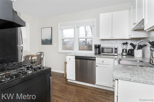 Foto del edificio - 3340 Edgeworth St