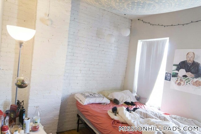 Building Photo - 894 Huntington Ave