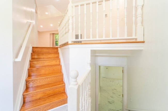 Building Photo - 3 bed 2 bath Chancellor Hills Home
