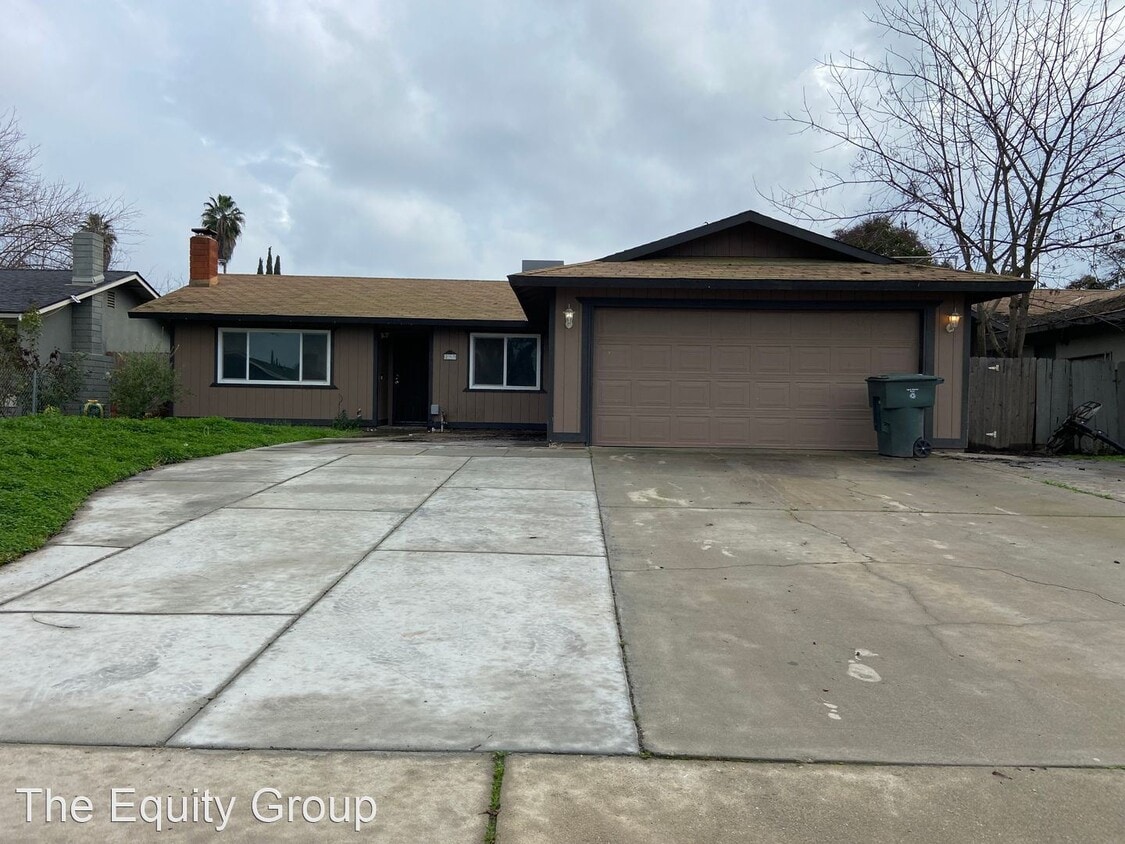 Primary Photo - 3 br, 2 bath House - 237 East Modoc Ave