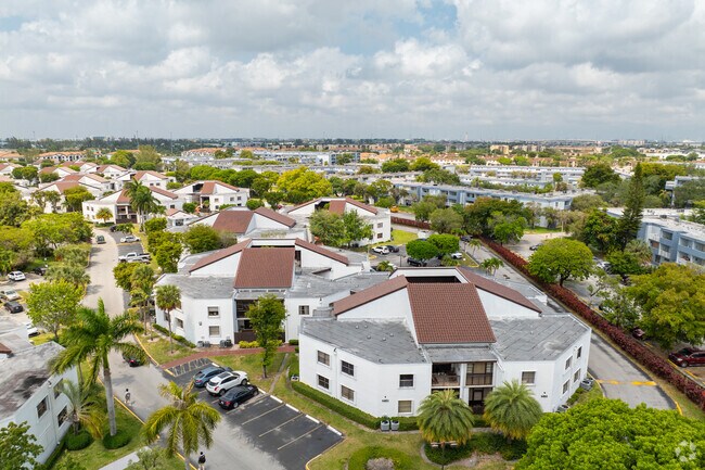 Building Photo - Bleau Fontaine Condominiums