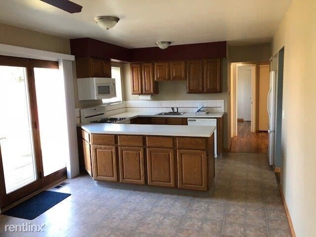 Building Photo - 3 br, 1.5 bath House - 261 Wallace Dr